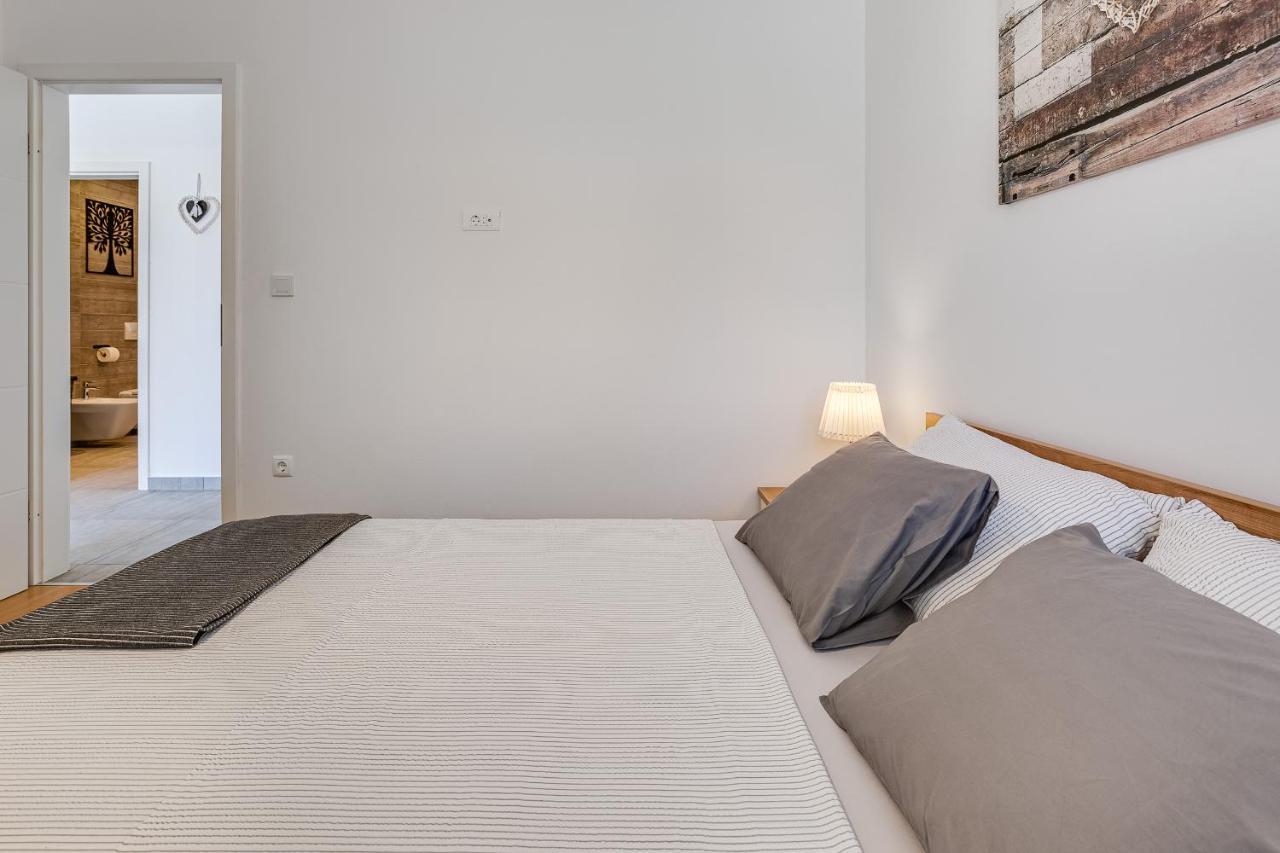 Apartments Juraj Petrčane Kültér fotó
