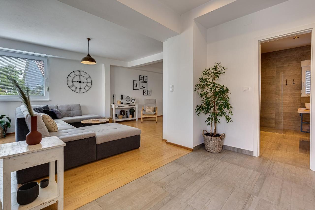 Apartments Juraj Petrčane Kültér fotó