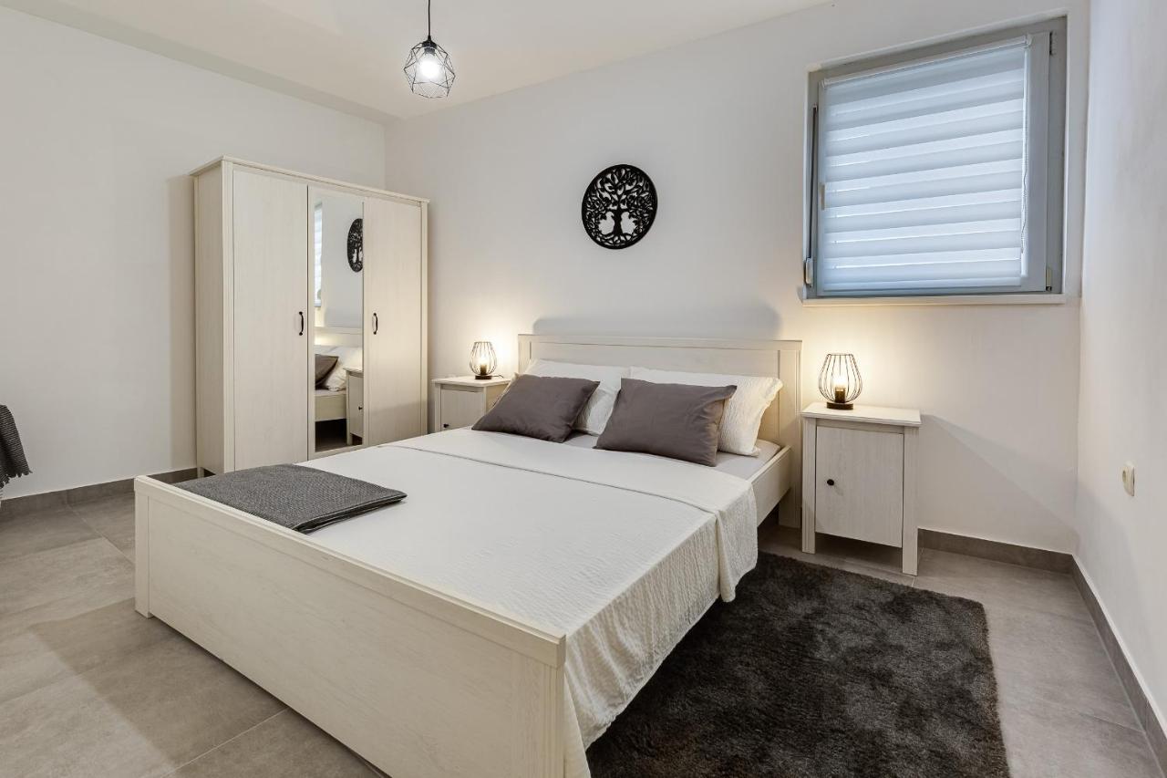 Apartments Juraj Petrčane Kültér fotó